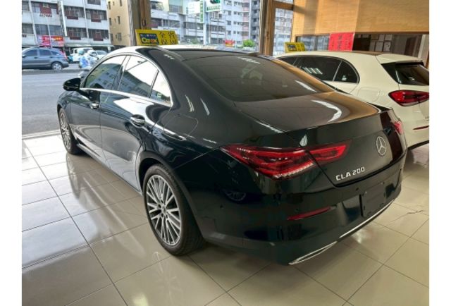 2022/23年領牌 中華賓士 CLA200 一手車實跑1萬4 原廠保固中  第4張相片