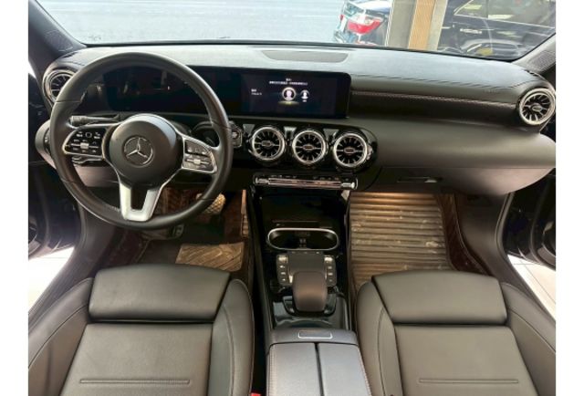 2022/23年領牌 中華賓士 CLA200 一手車實跑1萬4 原廠保固中  第10張相片