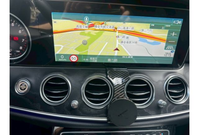 2016年 BENZ E200 頂級版 天窗柏林之音 改大螢幕 安卓機 摸門 環璟 抬頭顯示器  第13張相片