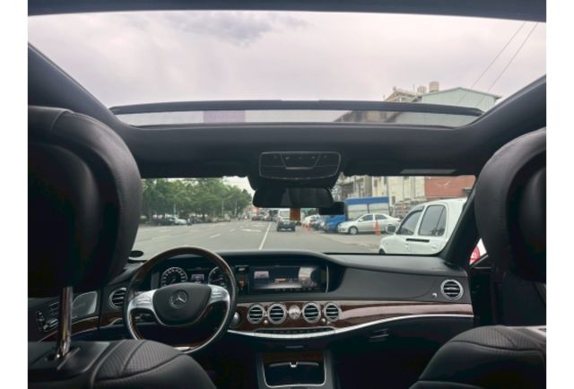 2015年 BENZ S350D 一手車 件 實跑10萬 柏林之音 全景式天窗 摸門 衛星導航  第17張相片