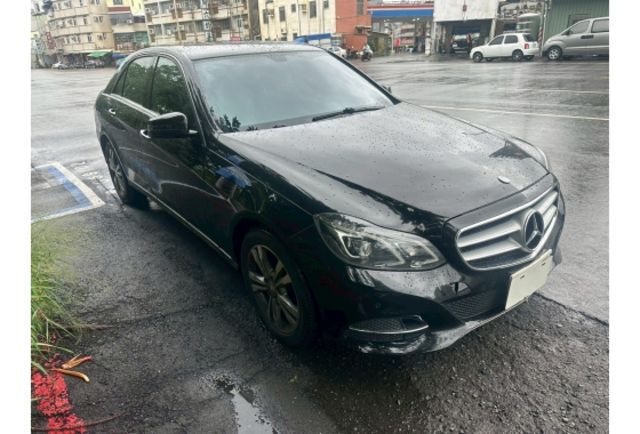 2015年 BENZ 中華賓士 E220D 原版件 跑18萬 衛星導航 免鑰匙啟動I-key 摸們 雙電動記憶座椅  第1張相片