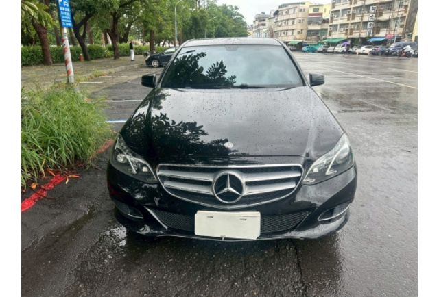 2015年 BENZ 中華賓士 E220D 原版件 跑18萬 衛星導航 免鑰匙啟動I-key 摸們 雙電動記憶座椅  第2張相片