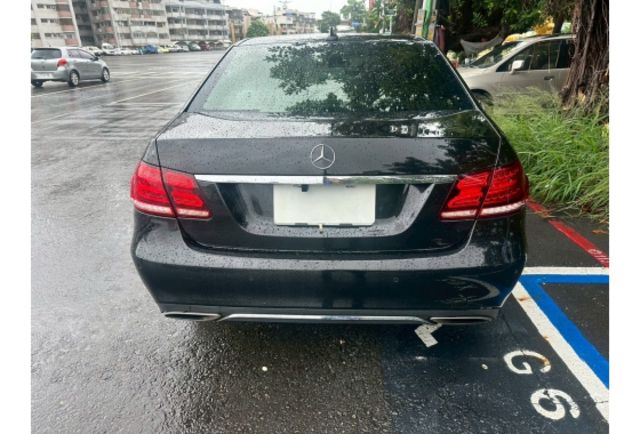2015年 BENZ 中華賓士 E220D 原版件 跑18萬 衛星導航 免鑰匙啟動I-key 摸們 雙電動記憶座椅  第5張相片