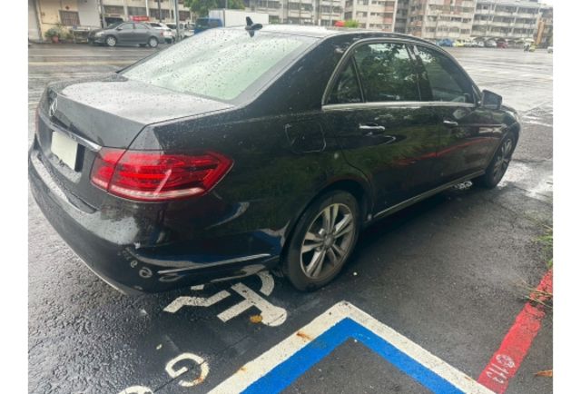 2015年 BENZ 中華賓士 E220D 原版件 跑18萬 衛星導航 免鑰匙啟動I-key 摸們 雙電動記憶座椅  第6張相片
