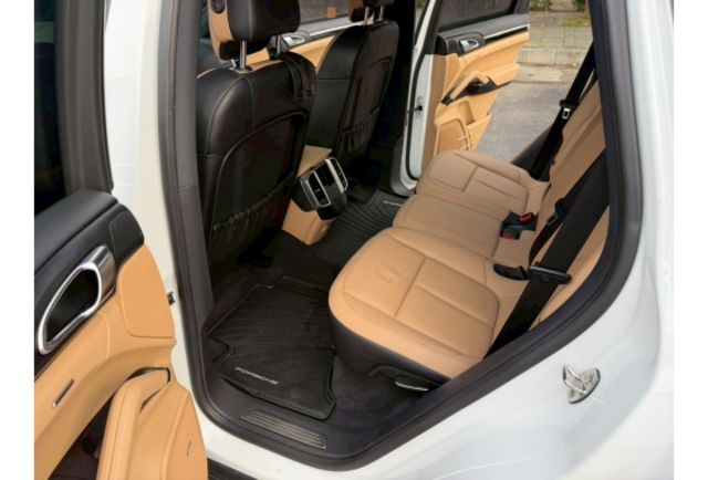 2014年 一手車 原版件 全景式天窗  第12張相片