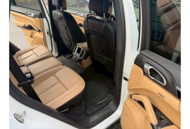 2014年 一手車 原版件 全景式天窗  第13張相片