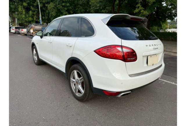 2014年 一手車 原版件 全景式天窗  第16張相片