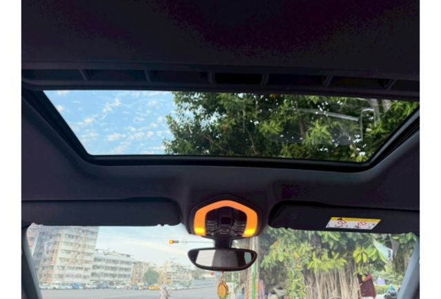 2016/17年型式 一手車 原版件  第11張相片