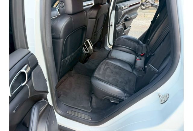 2016/17年型式 一手車 原版件  第12張相片