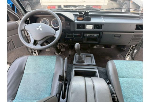 2018年 得利卡2.4  8人座廂型車 一手車 原版件 實跑2萬  第4張相片