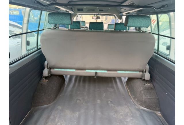 2018年 得利卡2.4  8人座廂型車 一手車 原版件 實跑2萬  第14張相片