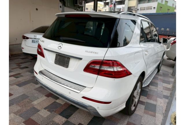 2015年 一手車 原版件 實跑20萬 全景式天窗  第15張相片