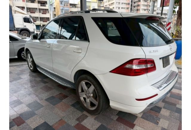 2015年 一手車 原版件 實跑20萬 全景式天窗  第16張相片