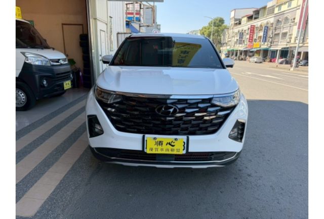 2023年 CUSTIN 一手車 實跑1萬4 改裝幾十萬 大理石迎賓地板 閥門  第2張相片