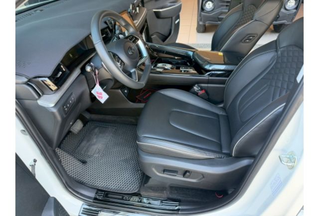 2023年 CUSTIN 一手車 實跑1萬4 改裝幾十萬 大理石迎賓地板 閥門  第4張相片