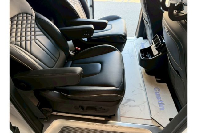 2023年 CUSTIN 一手車 實跑1萬4 改裝幾十萬 大理石迎賓地板 閥門  第11張相片