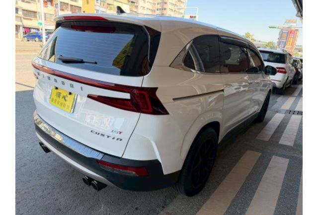 2023年 CUSTIN 一手車 實跑1萬4 改裝幾十萬 大理石迎賓地板 閥門  第19張相片