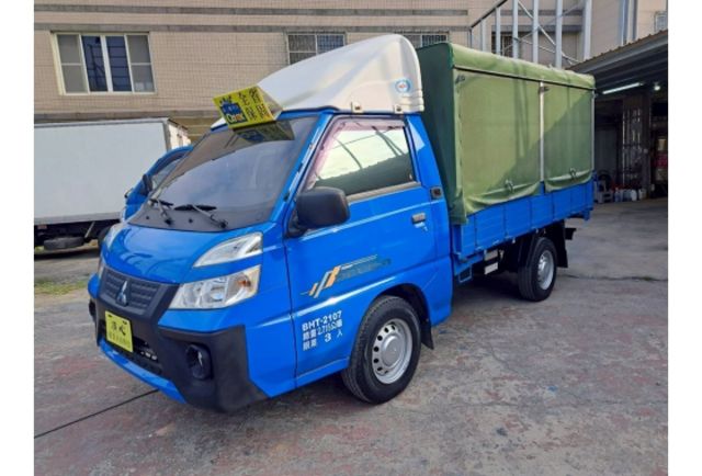 2020年 得利卡 一手車 自排 跑1萬6 五面凡布 升降尾門  第2張相片