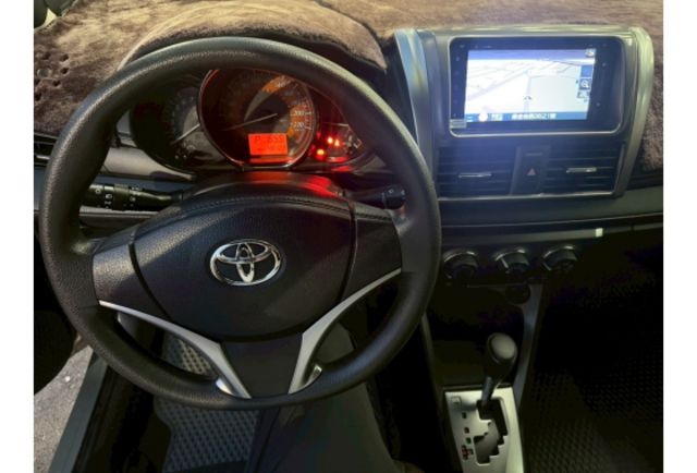 2017年 YARIS 一手車實跑4萬8  第7張相片