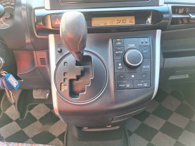 TOYOTA豐田 WISH  第11張相片