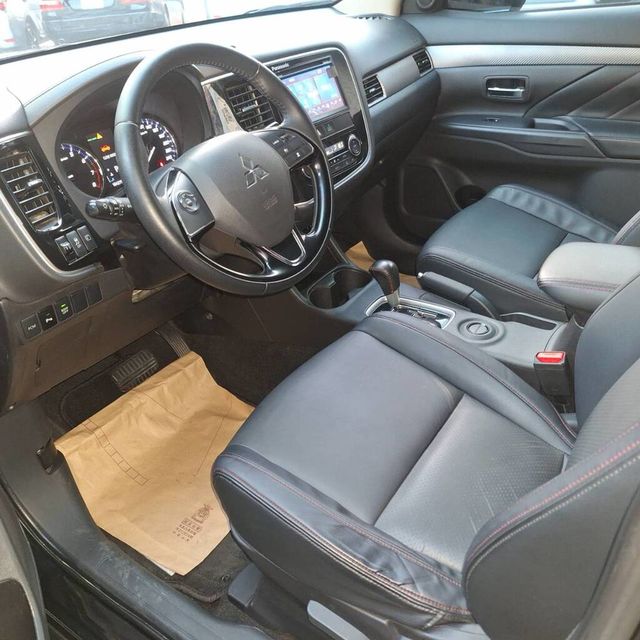 MITSUBISHI三菱 OUTLANDER  第13張相片