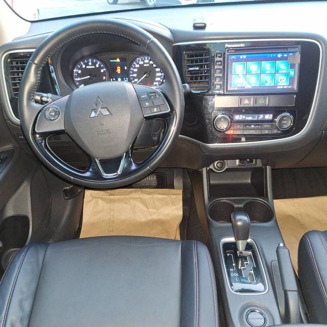 MITSUBISHI三菱 OUTLANDER  第17張相片