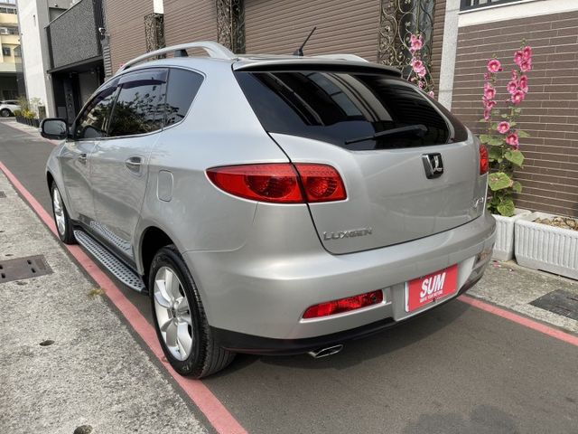 僅跑 5 萬➤ 一手車庫車-電動椅-恆溫-電尾門 配備超多 內外九成新 百萬新車價現在買最優惠  有保固最安心  第5張相片