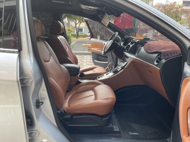 僅跑 5 萬➤ 一手車庫車-電動椅-恆溫-電尾門 配備超多 內外九成新 百萬新車價現在買最優惠  有保固最安心  第10張相片