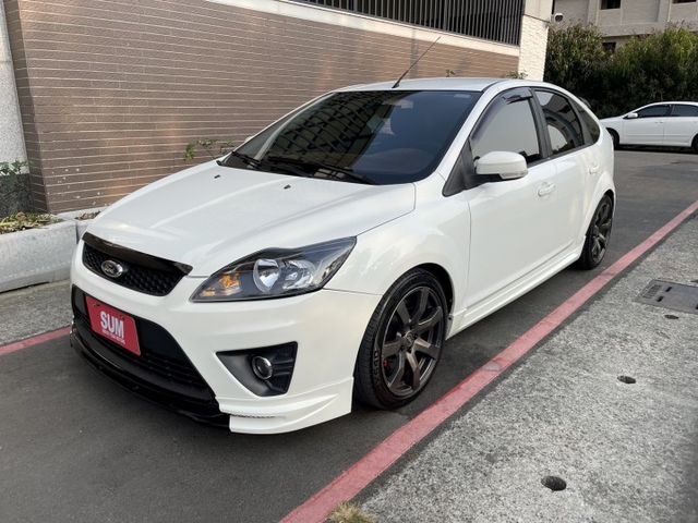 五門掀背 ➤2012年末代 FOCUS~2.0S運動版-精品加裝-一手車-大空間-安全性高底盤操控穩 -可全額貸款  第2張相片