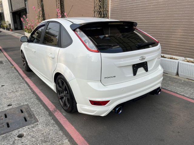 五門掀背 ➤2012年末代 FOCUS~2.0S運動版-精品加裝-一手車-大空間-安全性高底盤操控穩 -可全額貸款  第5張相片