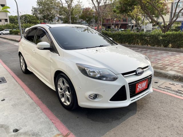 頂級運動款➤ 柴油大扭力!  免鑰匙- 恆溫-自動停車-一手車-全程原廠保養 全車原版件 前車主超用心照顧  第4張相片