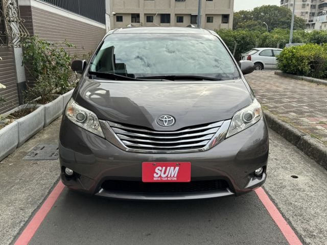 八人座大MPV➤超大空間載客方便-四輪新胎-出遊首選 雙電動門-定速-安卓系統-原裝進口安全性高-可全額貸款  第3張相片