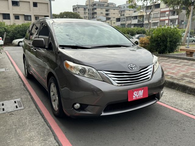 八人座大MPV➤超大空間載客方便-四輪新胎-出遊首選 雙電動門-定速-安卓系統-原裝進口安全性高-可全額貸款  第4張相片