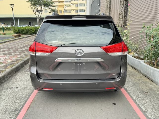 八人座大MPV➤超大空間載客方便-四輪新胎-出遊首選 雙電動門-定速-安卓系統-原裝進口安全性高-可全額貸款  第6張相片