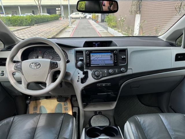 八人座大MPV➤超大空間載客方便-四輪新胎-出遊首選 雙電動門-定速-安卓系統-原裝進口安全性高-可全額貸款  第14張相片