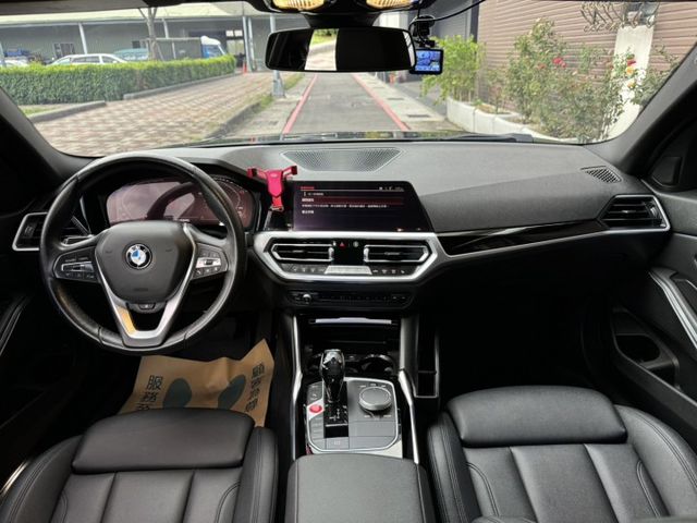 僅跑7萬➤2019年330i x-drive  M套件-數位儀表-內外超新-可全貸  第12張相片
