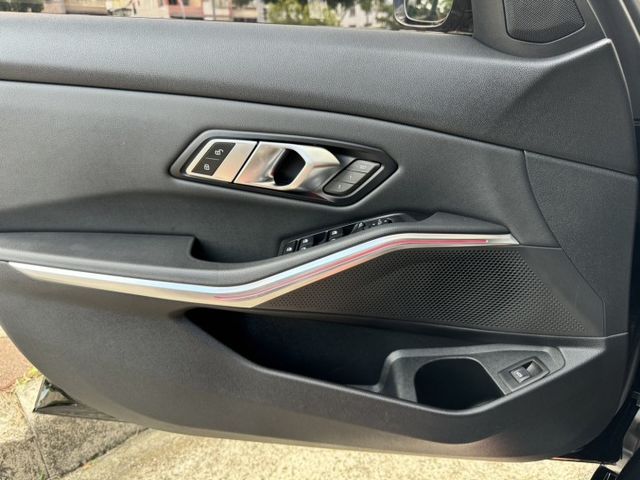僅跑7萬➤2019年330i x-drive  M套件-數位儀表-內外超新-可全貸  第16張相片