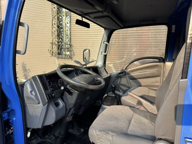 11.5呎 ➤ ISUZU NLR 日本原裝-內外漂亮-一手車-升降尾門 已變載重五噸-可全貸  第5張相片