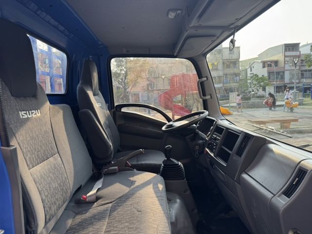 11.5呎 ➤ ISUZU NLR 日本原裝-內外漂亮-一手車-升降尾門 已變載重五噸-可全貸  第6張相片