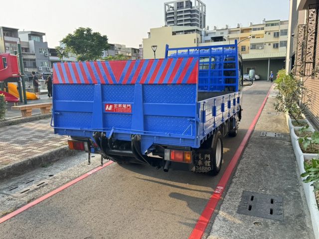 11.5呎 ➤ ISUZU NLR 日本原裝-內外漂亮-一手車-升降尾門 已變載重五噸-可全貸  第9張相片