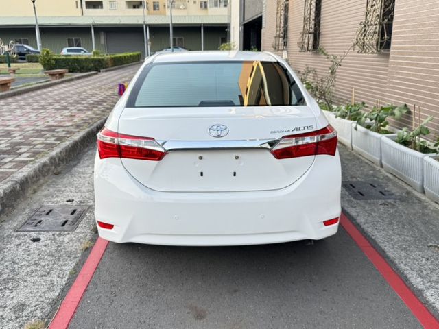 僅跑7萬➤ALTIS 1.8 白色超美-黑內裝-精裝版-省油省稅保值-代步首選*可全貸  第6張相片