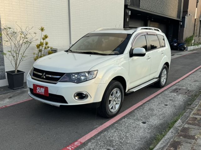 僅跑8萬➤2012年OUTLANDER 一手車跑少-代步載貨方便-可全貸  第2張相片