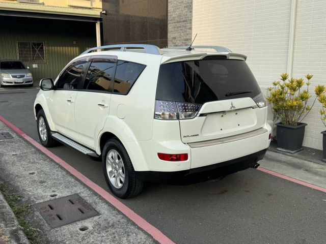 僅跑8萬➤2012年OUTLANDER 一手車跑少-代步載貨方便-可全貸  第5張相片