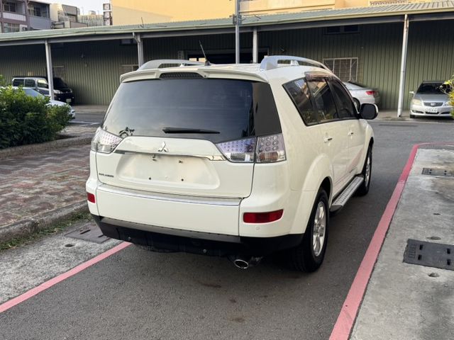 僅跑8萬➤2012年OUTLANDER 一手車跑少-代步載貨方便-可全貸  第7張相片