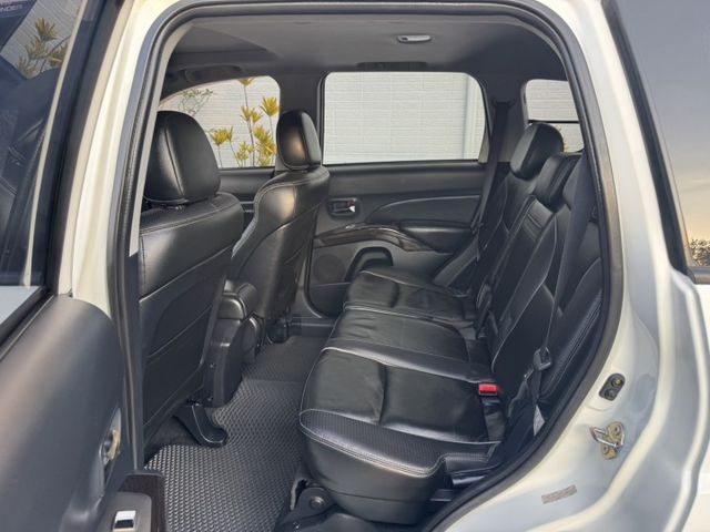 僅跑8萬➤2012年OUTLANDER 一手車跑少-代步載貨方便-可全貸  第9張相片