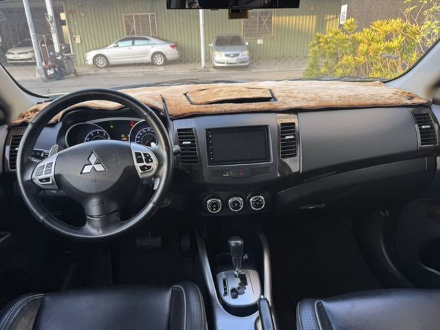 僅跑8萬➤2012年OUTLANDER 一手車跑少-代步載貨方便-可全貸  第10張相片