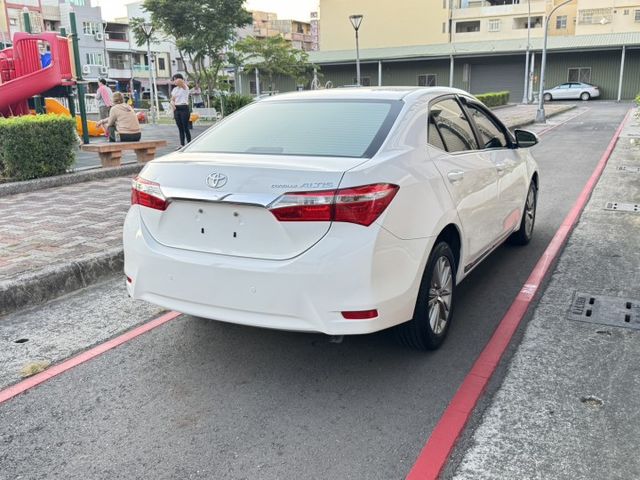 僅跑7萬➤ALTIS 1.8 白色超美-黑內裝-精裝版-省油省稅保值-代步首選  第7張相片