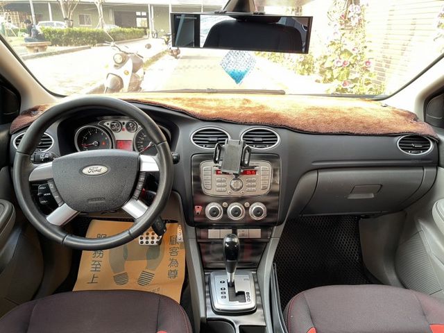 五門掀背 ➤2012年末代 FOCUS~2.0S運動版-精品加裝-一手車-大空間-安全性高底盤操控穩 -可全額貸款  第13張相片