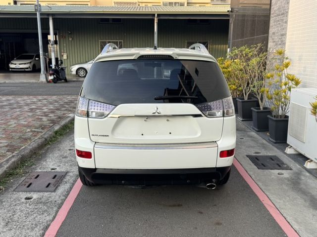 僅跑8萬➤2012年OUTLANDER 一手車跑少-代步載貨方便-可全貸  第6張相片