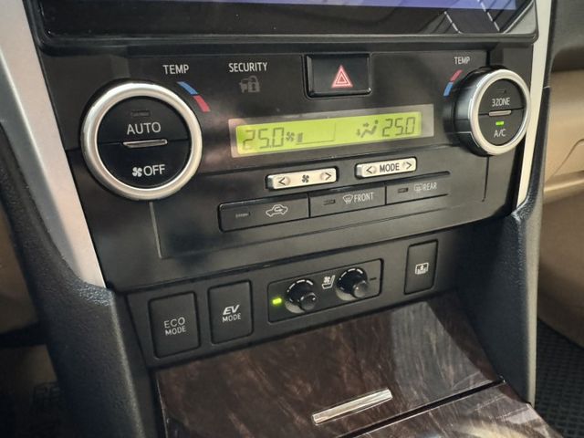 旗艦Q版➤2012年CAMRY 油電最頂級新車139萬-後座控制-可全貸  第12張相片